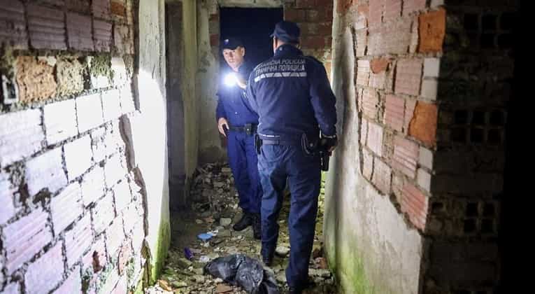 Ilustracija članka: Migranti u BiH sve češće organiziraju oružane skupine