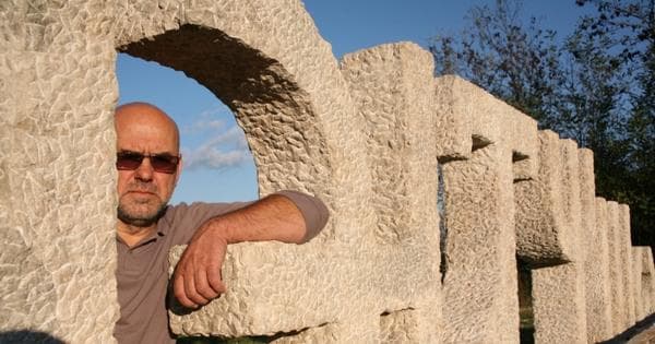 Ilustracija članka: Usred ponosne Hercegovine niknula Aleja ćirilice