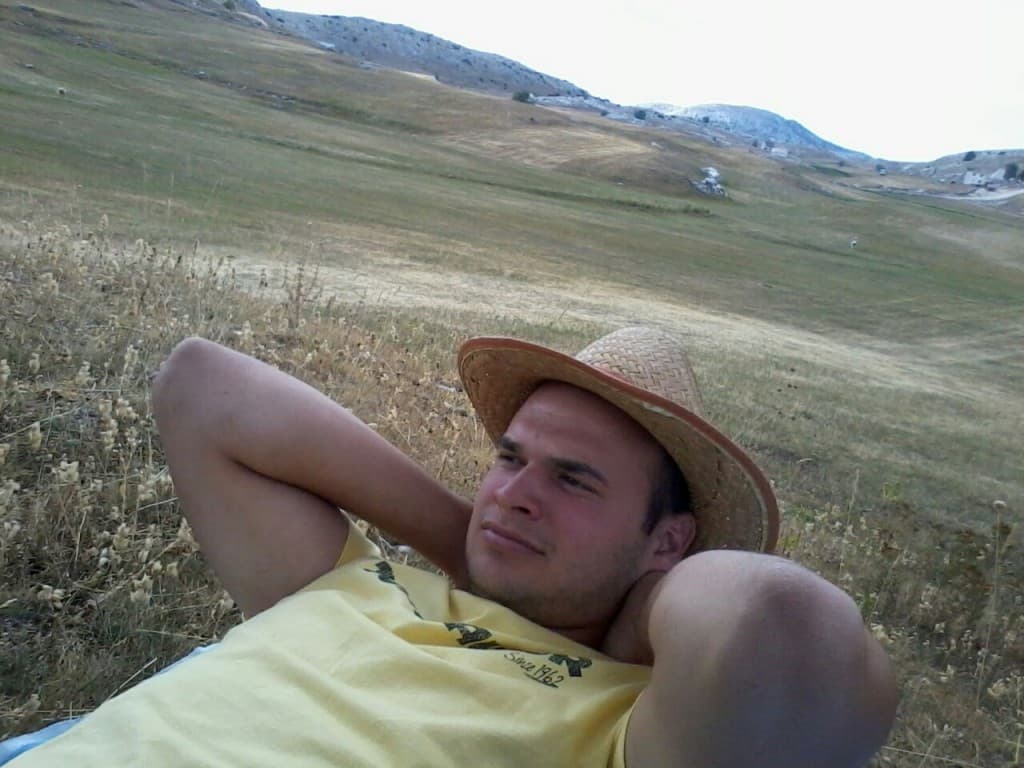 Ilustracija članka: Prije smrti na planini poslao dvije SMS poruke djevojkama, tek tražeći od njih da ga se sjećaju