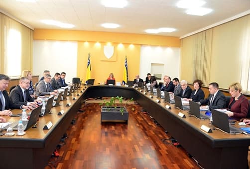 Ilustracija članka: Vlada štedi: Povećali sebi naknade s jedne marke na 250 i 300 KM