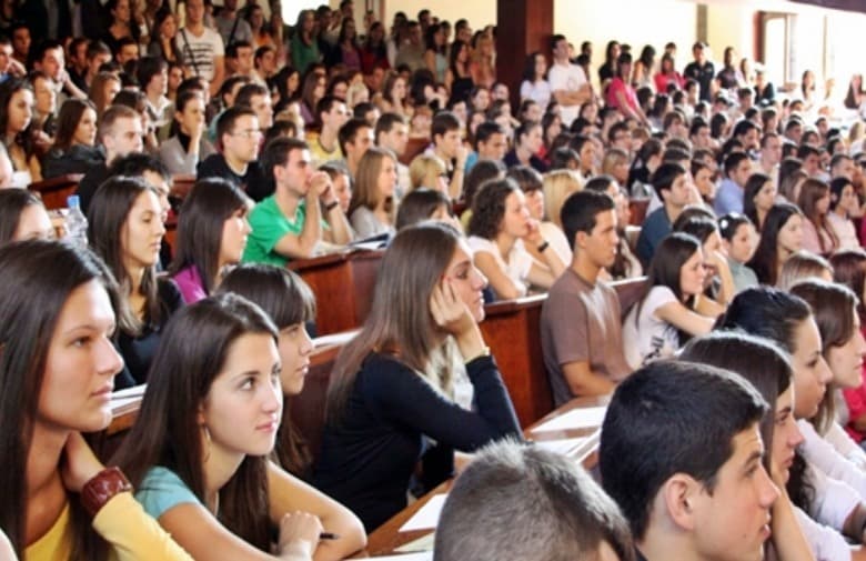 Ilustracija članka: Rekordan odziv studenata za besplatne tečajeve na Sveučilištu u Mostaru