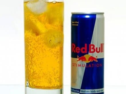 Ilustracija članka: Miješanje alkohola i Red Bulla još opasnije nego se dosad mislilo!