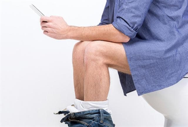 Ilustracija članka: Mobitel ni pod razno nemojte nositi u WC