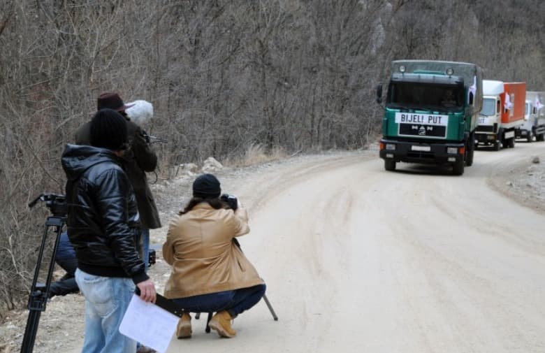 Ilustracija članka: Snima se film o humanitarnom konvoju ‘Bijeli put za Novu Bilu i Bosnu Srebrenu’