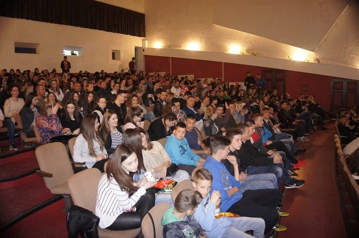 Ilustracija članka: Nakon 30 godina Imoćani pogledali film u kinu