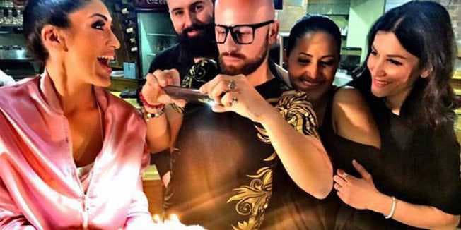 Ilustracija članka: OPĆA TUČNJAVA BiH PREDSTAVNIKA NA EUROSONGU Reperu slomljen nos, pjevač dobio bocom u glavu, Ana Rucner neozlijeđena!