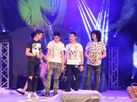 Ilustracija članka: Grupi ‘Nešto između’ zlatno sunce Melodija Mostara