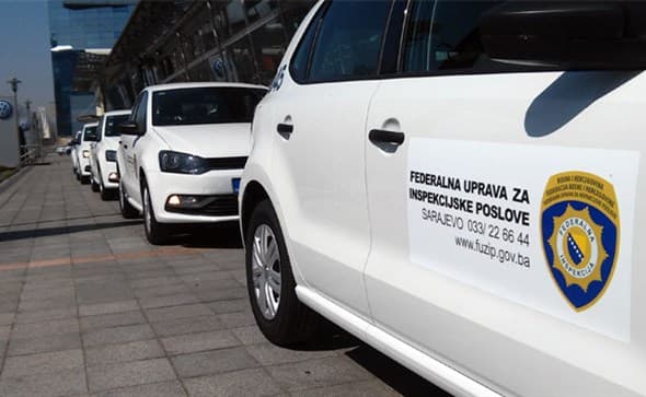 Ilustracija članka: Vlada FBiH traži način kako izigrati Zakon o radu i vratiti federalnu inspekciju u kafiće, obrte …