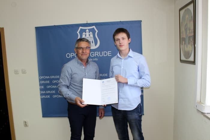 Ilustracija članka: Načelnik Ljubo Grizelj primio učenika generacije Petra Alerića