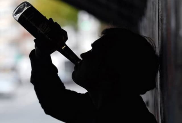 Ilustracija članka: Vitina: Pijan prijeto susjedu, pa završio u policiji