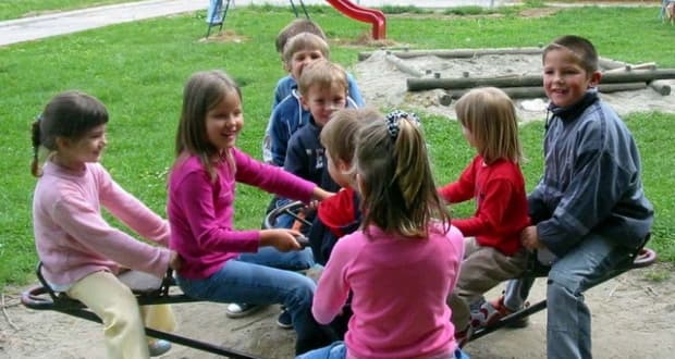 Ilustracija članka: Svjedočenje obitelji s devetero djece u Ružićima