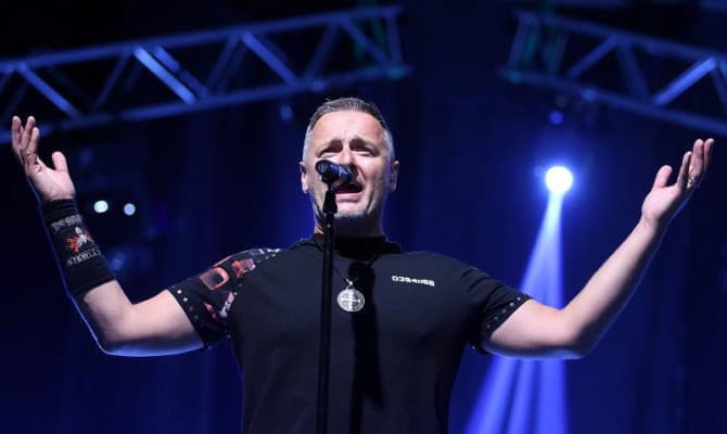 Ilustracija članka: Thompson na Gospojinu u Širokom Brijegu