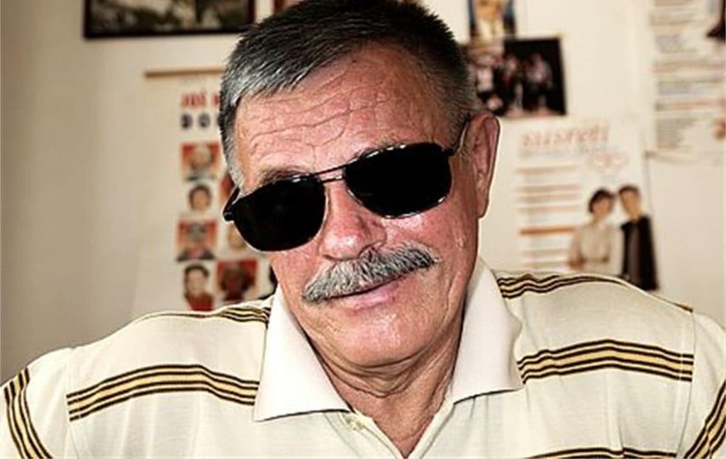 Ilustracija članka: Gangster: Najteže je oženiti škrtog muškarca i udati ženu koja je stalno namrgođena