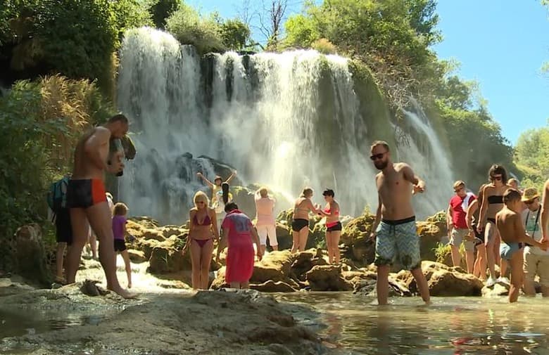 Ilustracija članka: Vodopad Kravice od svibnja posjetilo preko 75.000 ljudi