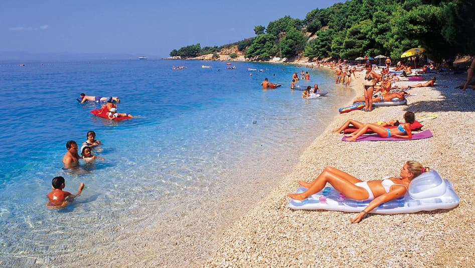 Ilustracija članka: Dalmacija uvodi red na plaže: Ležaljke, ormarići, bicikla…