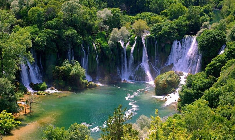 Ilustracija članka: Na kupalištu Kravica pobili se Arapi i Ljubušaci