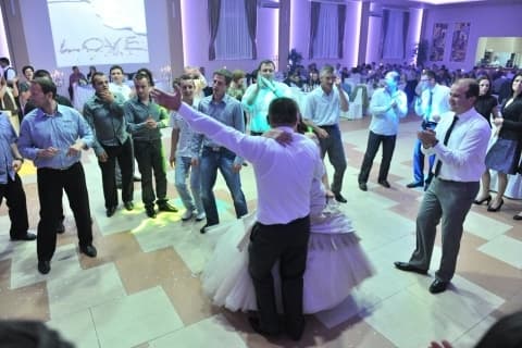 Ilustracija članka: Oženi se brate moj, ali u Posušju ako ikako može