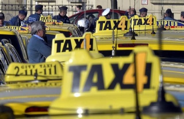 Ilustracija članka: ZHŽ: Putnik koji bude ometao vozača taksi-vozila bit će kažnjen s 50 do 100 KM