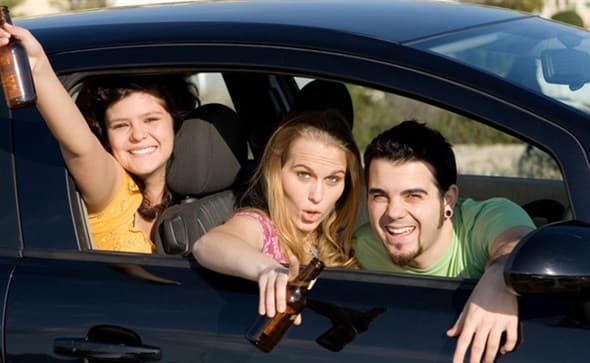 Ilustracija članka: Mladi u BiH misle da kockanjem mogu zarađivati, ovisni su o internetu, piju..