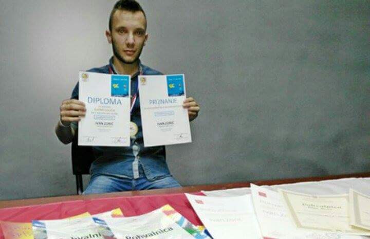 Ilustracija članka: Gruđanin izumio pametnu solarnu ploču koja se okreće prema suncu