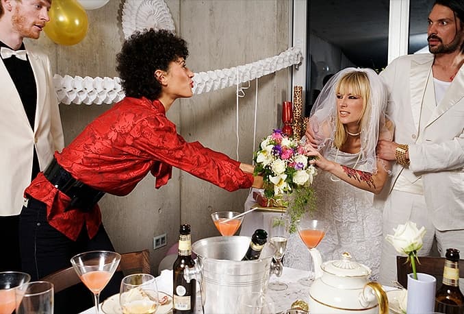 Ilustracija članka: Svatovi se potukli, jer je mlada zadržala svoje prezime