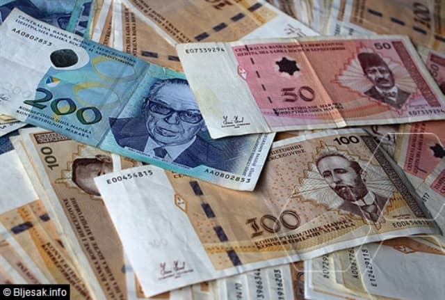 Ilustracija članka: Krivotvoreno 556 novčanica od 100 KM i 1.766 kovanica