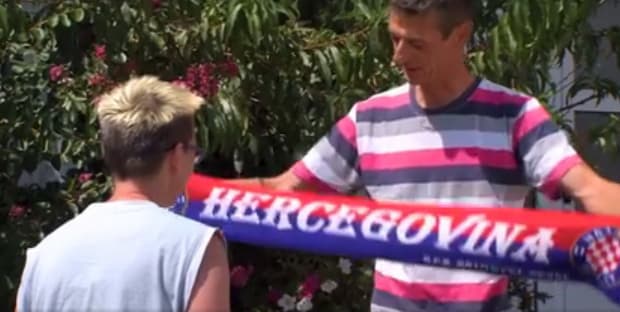 Ilustracija članka: Cvrca poslao kući dinamovku Gordanu: za oproštajni dar dobila Hajdukov šal! (VIDEO)