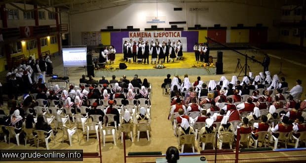 Ilustracija članka: Sutra deveta „Kamena ljepotica“ i glazbeni program uz Jozu Vučića i Duku