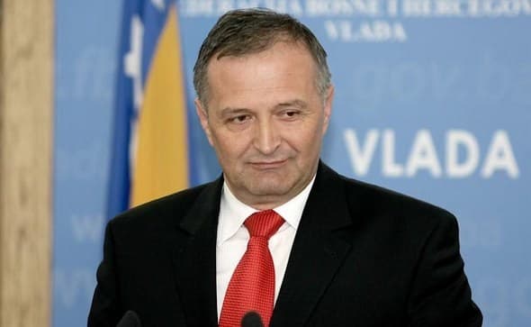 Ilustracija članka: Helez poručio: Čović i HDZ su ‘isposlovali’ da se 10 000 pripadnika HVO-a vrati u braniteljska prava