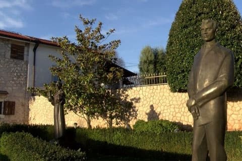 Ilustracija članka: VIDEO: Rodna kuća Petra Barbarića mjesto mira za brojne vjernike