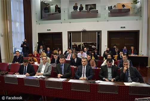 Ilustracija članka: I ovo je BiH: Gradonačelnik sam sebi smanjio plaću za 40 posto