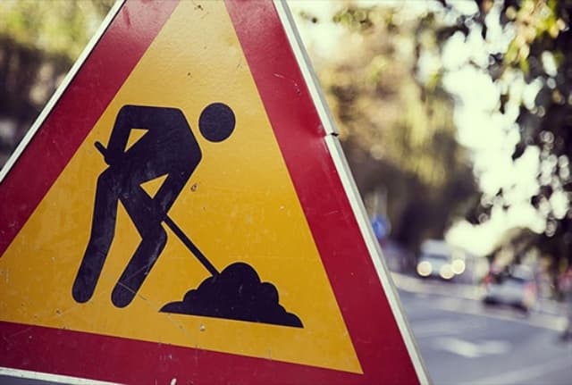 Ilustracija članka: Ideja iz hercegovačkog grada: Umjesto kićenja ulica i novog nakita, obnovit će ceste