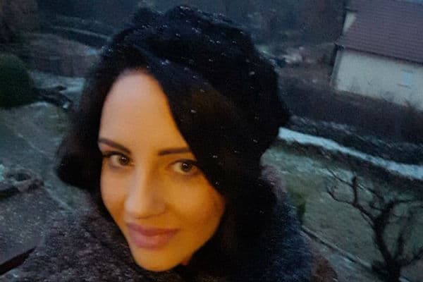 Ilustracija članka: Pjevačica grupe Karma: Nisam jedina u Imotskom kojoj je gorio dimnjak, a zlobnici se naslađuju!