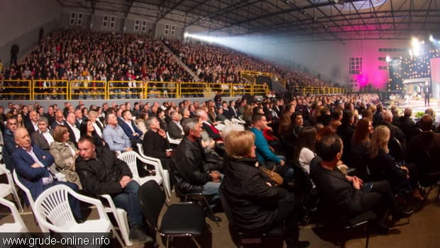 Ilustracija članka: FOTO: Prepuna dvorana u Grudama na snimanju emisije “Lijepom našom”