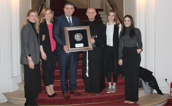 Ilustracija članka: Humanitarnoj udruzi ‘fra Mladen Hrkać’ dodijeljeno priznanje ‘Didak’