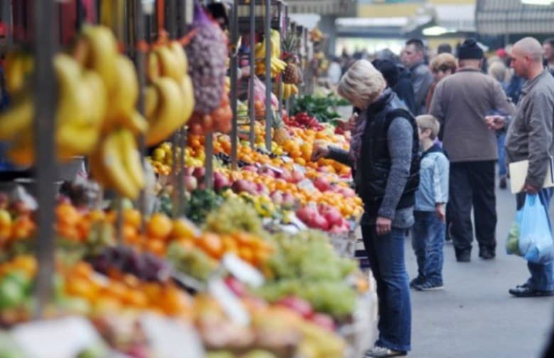 Ilustracija članka: I kupnja na komad luksuz u BiH, svaki 6. stanovnik mora dan preživjeti s tri do pet KM