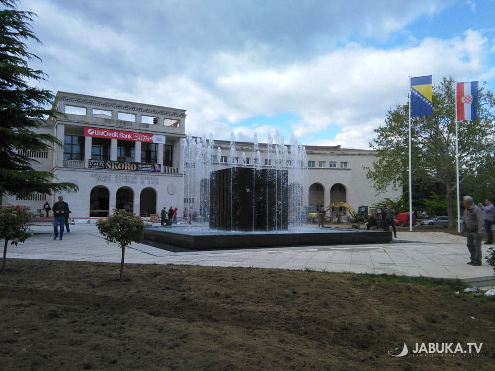 Ilustracija članka: Mostar: Proradila fontana na Trgu hrvatskih velikana