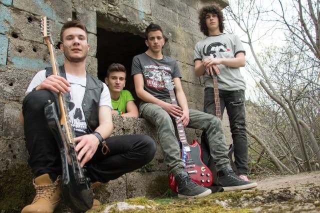 Ilustracija članka: Predstavljamo: Mlada i perspektivna rock grupa ‘Nešto između’ 
