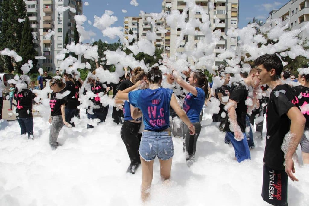 Ilustracija članka: FOTO | VIDEO | Vesela norijada mostarskih maturanata