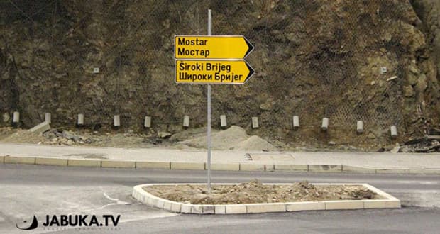 Ilustracija članka: Široki Brijeg: Ćirilica ovdje neće ‘preživjeti’ noć