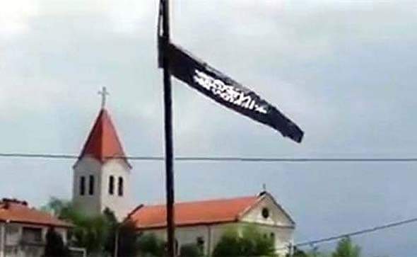 Ilustracija članka: Zastava islamističke organizacije postavljena u hrvatsko selo kod Tuzle