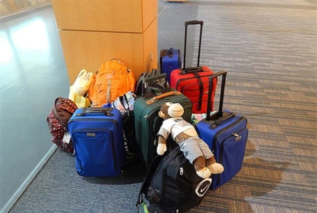 Ilustracija članka: 42,3 posto ljudi želi bježati iz BiH; Prednjače Hrvati