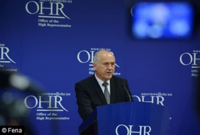Ilustracija članka: Inzko o Thompsonovom koncertu: Neprilično je skupljati novac za ratne zločince