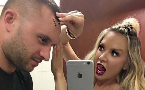 Ilustracija članka: Maja Šuput spasila tjelohranitelja kojem je zvučnik pao na glavu u Diamondu: “Dobro da je živ ostao!”