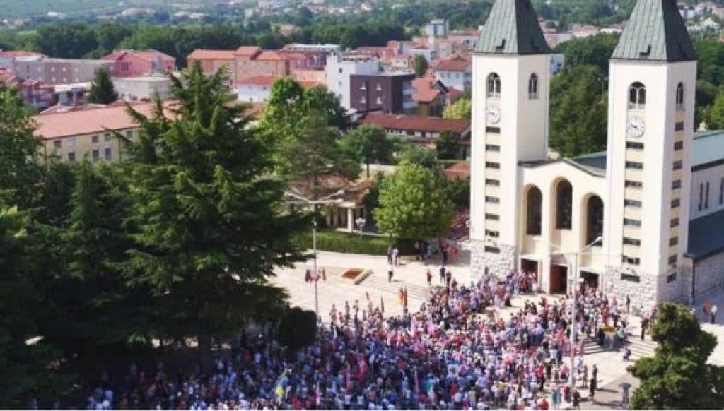 Ilustracija članka: Tisuće hodočasnika u međugorskom svetištu Kraljice Mira