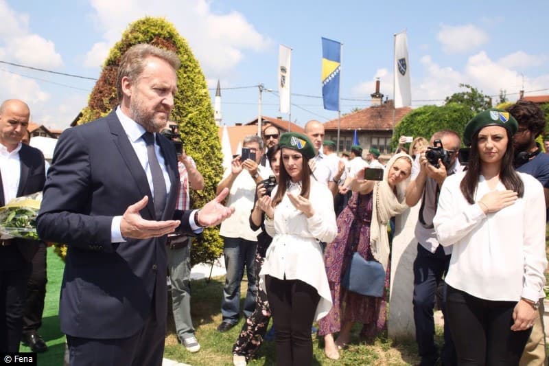 Ilustracija članka: Izetbegović obećao registar branitelja, novca nema