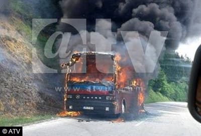 Ilustracija članka: Autobus planuo tijekom vožnje, djeca evakuirana