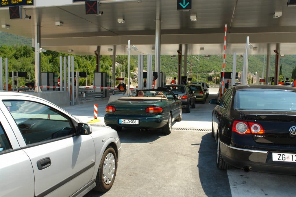 Ilustracija članka: Kilometarske kolone ispred tunela Sveti Ilija