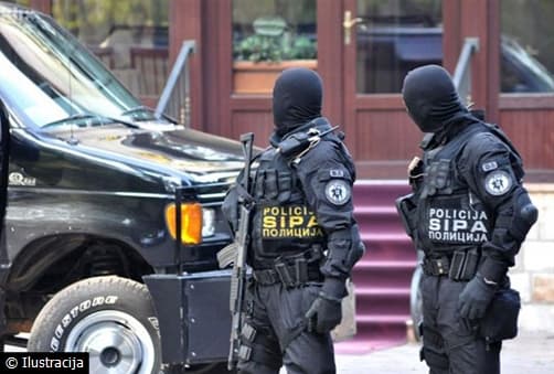 Ilustracija članka: SIPA uhitila šest osoba: Krali auta, rastavljali ih, vršili iznude …