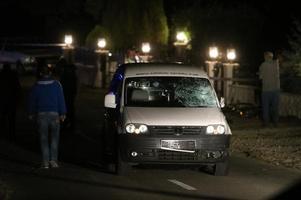 Ilustracija članka: IZGUBIO KONTROLU: Vozač je u utorak navečer prešao u suprotni trak te autom udario brata i sestru na biciklima. Dječak (12) je preminuo, a djevojčica (8) je lakše ozlijeđena